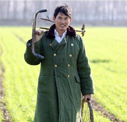 大衣哥娱乐爆料视频播放,揭秘幕后精彩瞬间